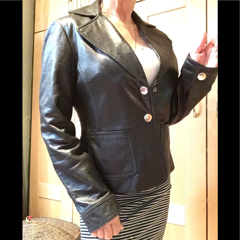 Black leather jacket EUC size medium